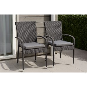 Majken stapelbar utestol med dyna - Svart konstrotting med grå sittdyna + Rengöringsspray för utemöbler